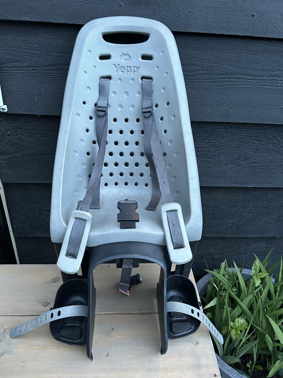 Yepp fietsstoeltje - Grijs met adapter voor op bagagedrager