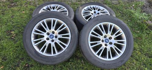 Ford velgen met all season banden 235/55R17