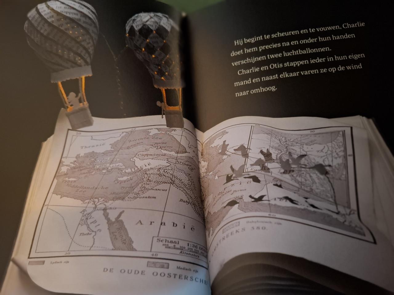 Een zee van papier, door Koos Meinderts & Sietse Muis