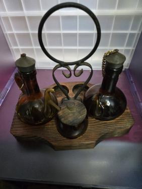 Vintage set van amberkleurige, handgeblazen glazen olie- en azijnflesjes