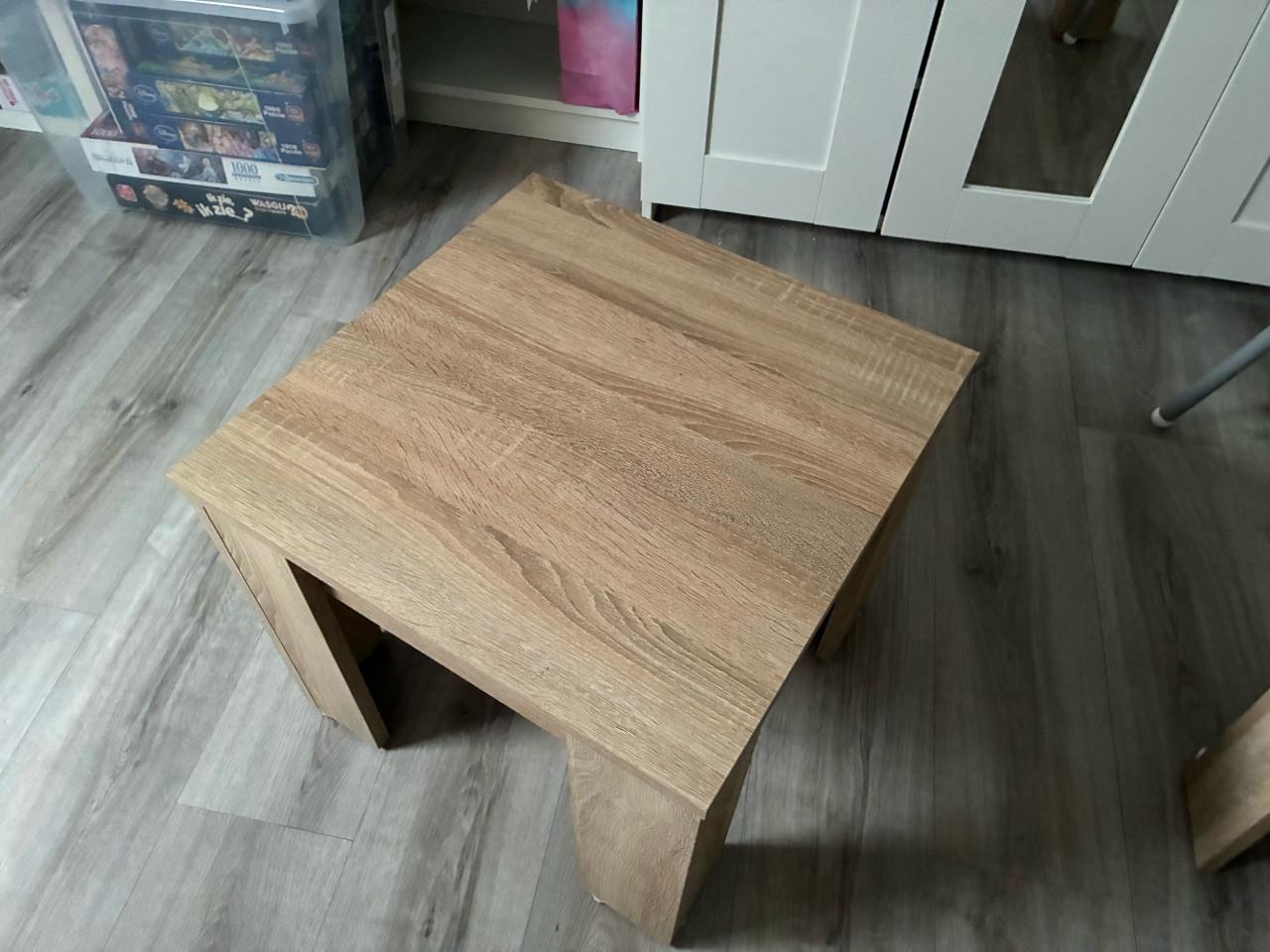 2 tafeltjes in zeer goede staat