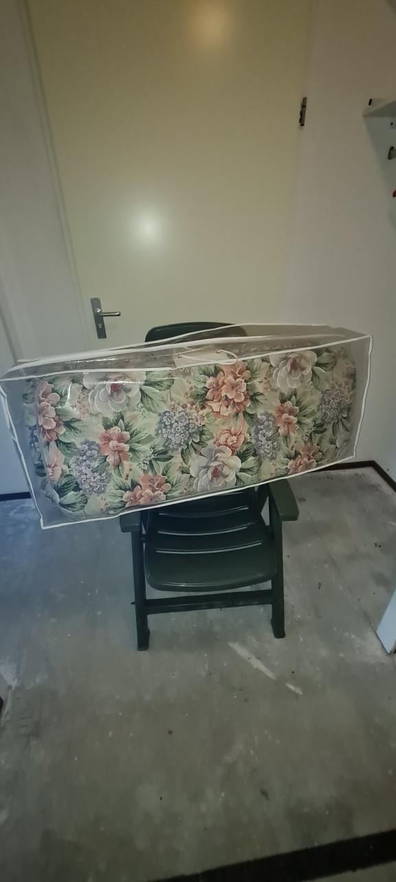 4 tuinstoelkussens in opberghoes