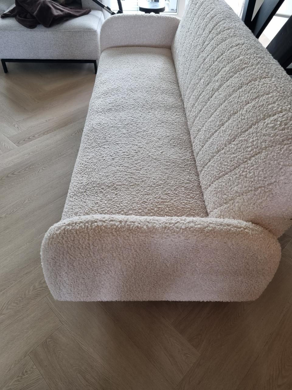 Bank off-white kleur in Teddy stof (slaapbank)