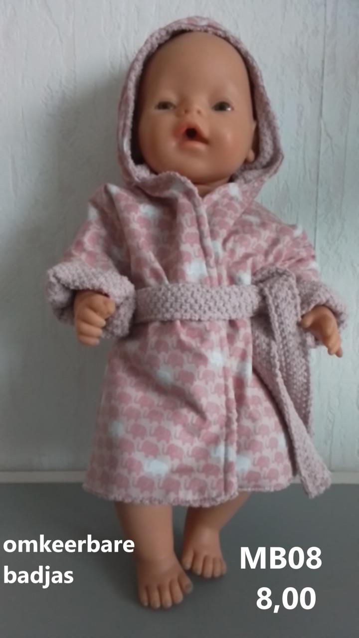 Poppenkleertjes baby born. Omkeerbare badjas. Opbrengst KiKa.
