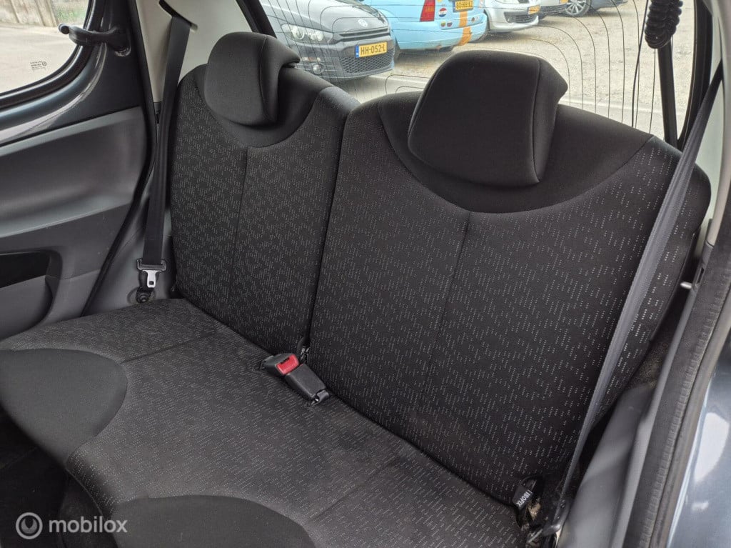 Peugeot 107 1.0 xs automaat / 5- deurs / airco / bluetooth