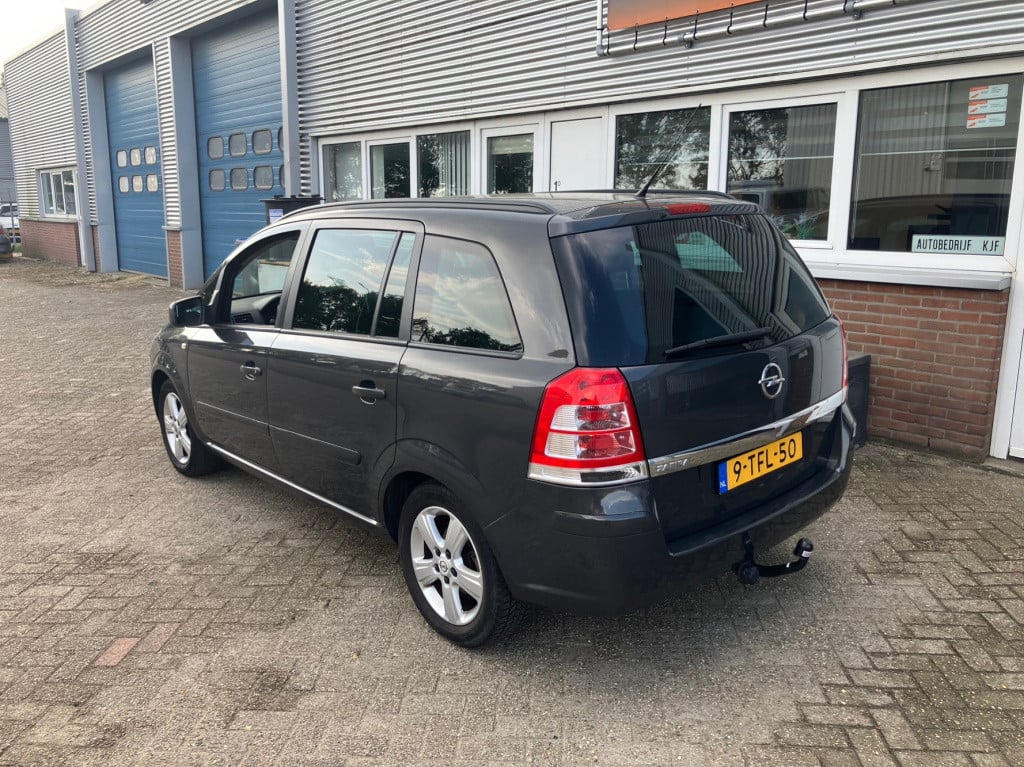 Opel Zafira 1.8 cosmo 7 persoons