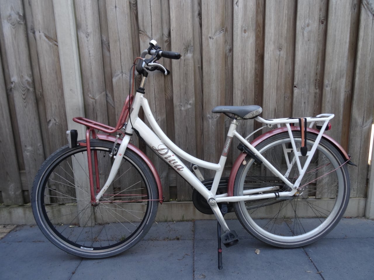 🚲 Batavus Diva Meisjesfiets 26 inch – Wit/Bordeauxrood – 3 Versnellingen ❤