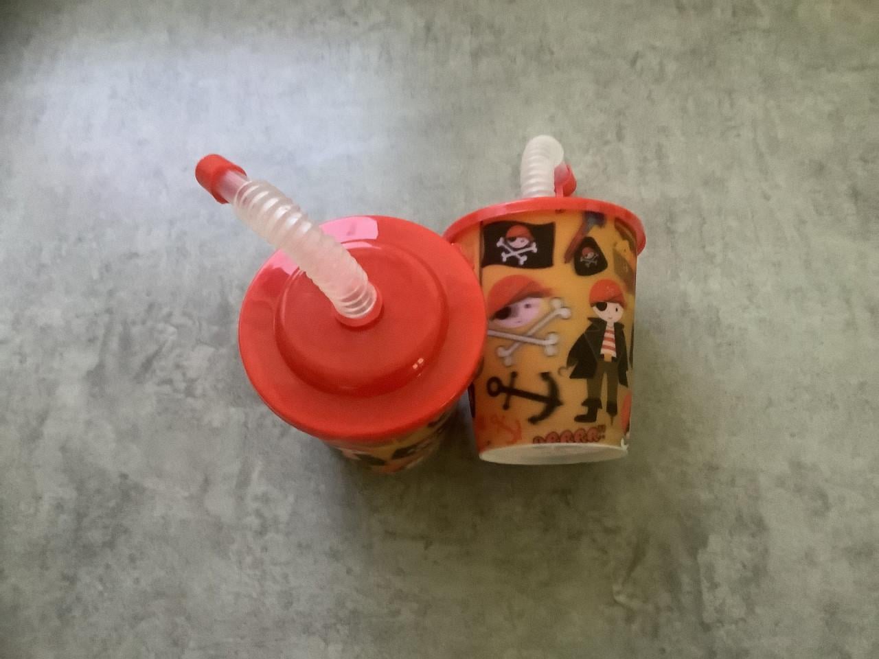 Twee Piratenbekers met rietje