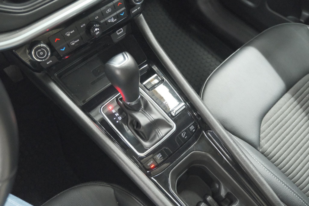 Jeep Compass 4xe 190 plug-in hybrid electric limited | camera | apple carpl