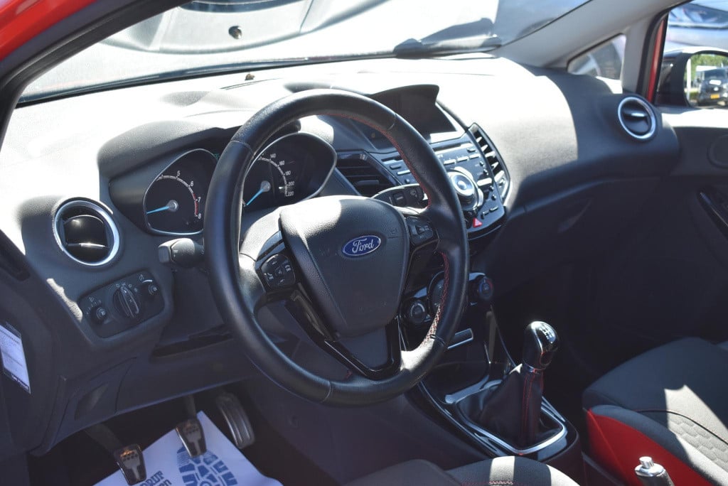 Ford Fiesta 1.0 ecoboost red edition | 140 pk| voorzien van nieuwe distribu
