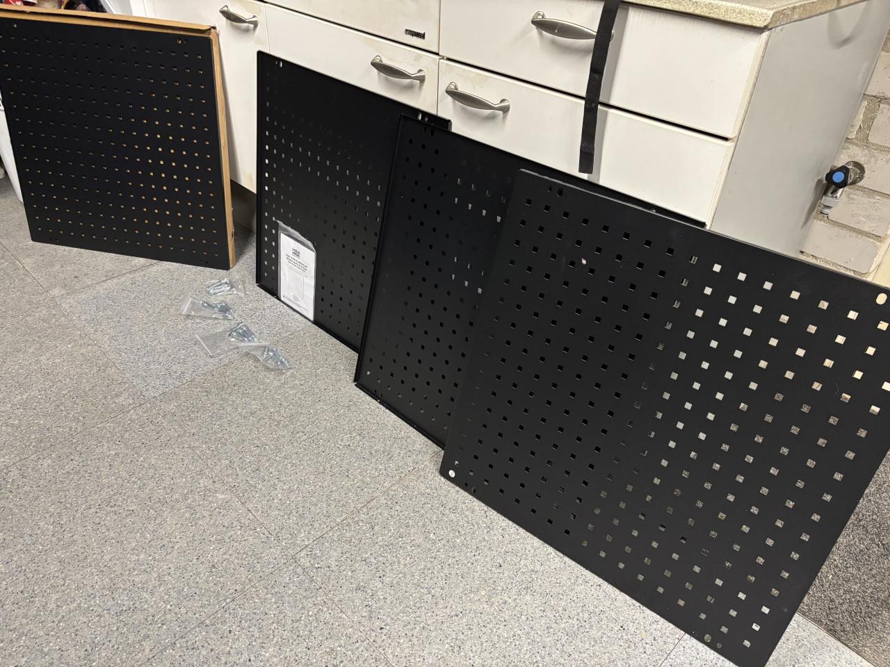 Gereedschapswand 4 maal 67*68.5 cm hbm