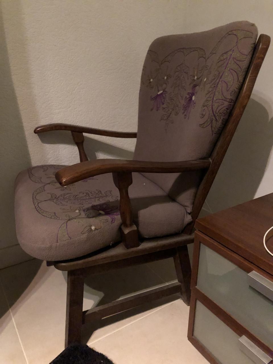 Oma's fauteuil met klederdrachtstof