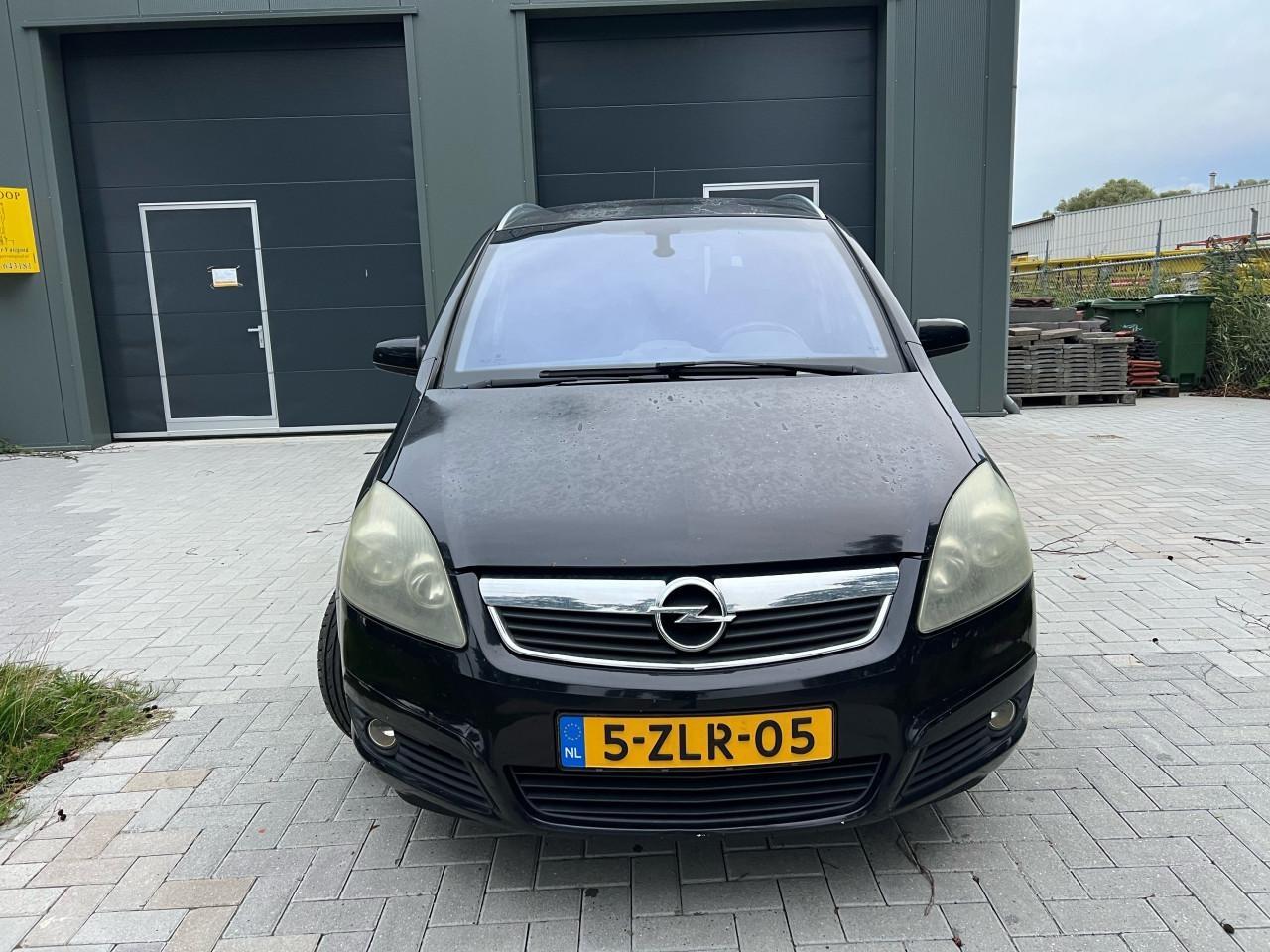 Opel Zafira 1.8 Essentia 7 zitter Jaar apk