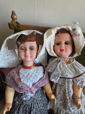 2 stuks oude Poppen