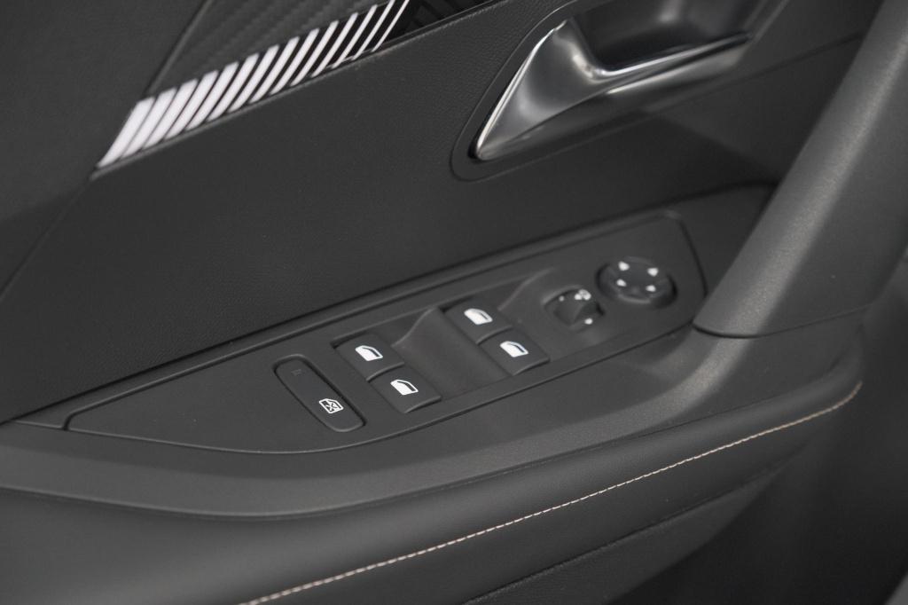 Peugeot 2008 puretech 130 eat8 allure | 360 camera | adaptieve cruise contr