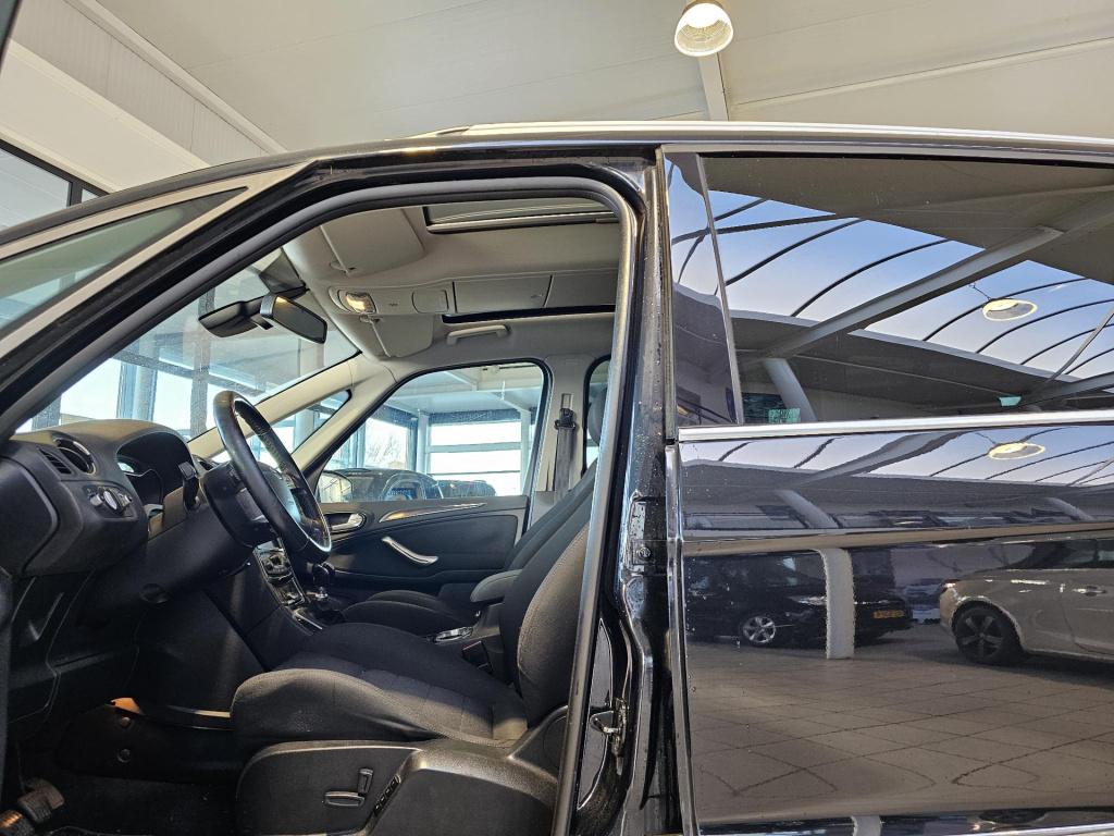 Ford Galaxy 1.6 scti titanium