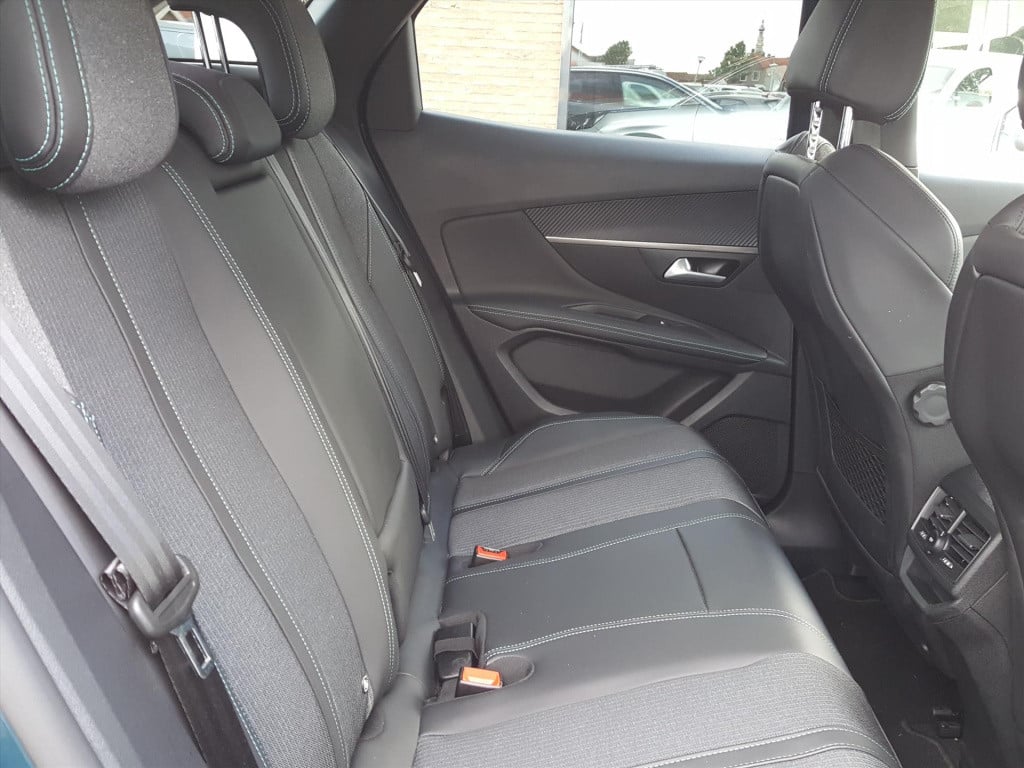 Peugeot 3008 1.6 plug-in hybrid 225pk allure pack business automaat navigat