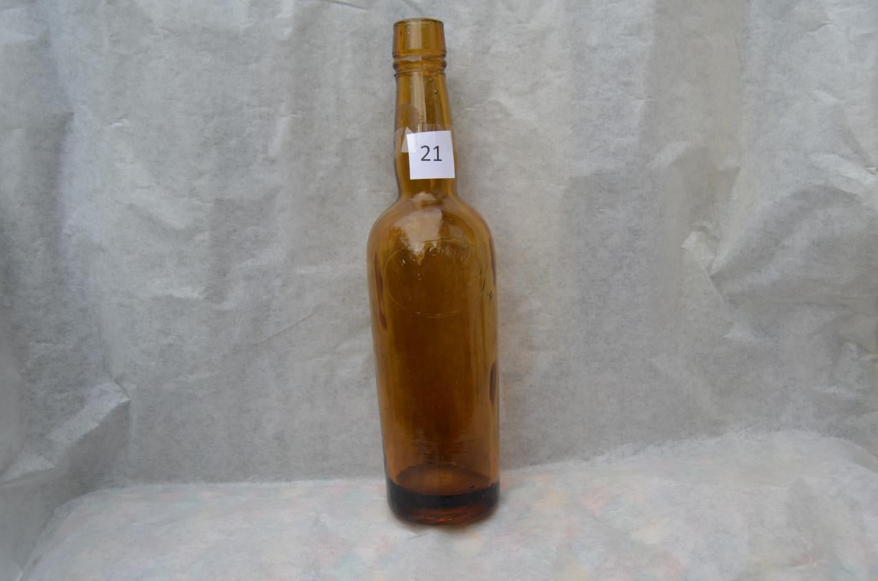 Nog een paar oude soda-, bier- en wijnflessen 19e eeuws