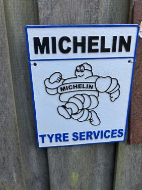 Reclameborden Michelin & Esso