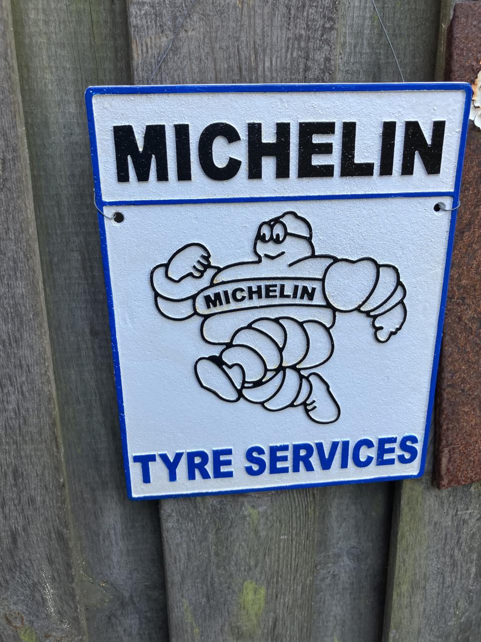 Reclameborden Michelin & Esso