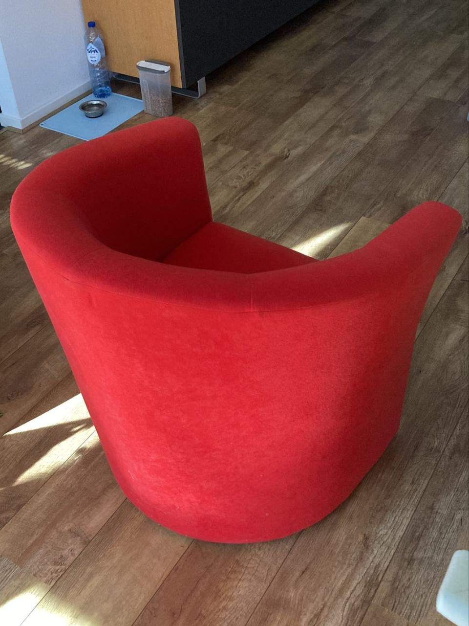Rood kuipstoeltje