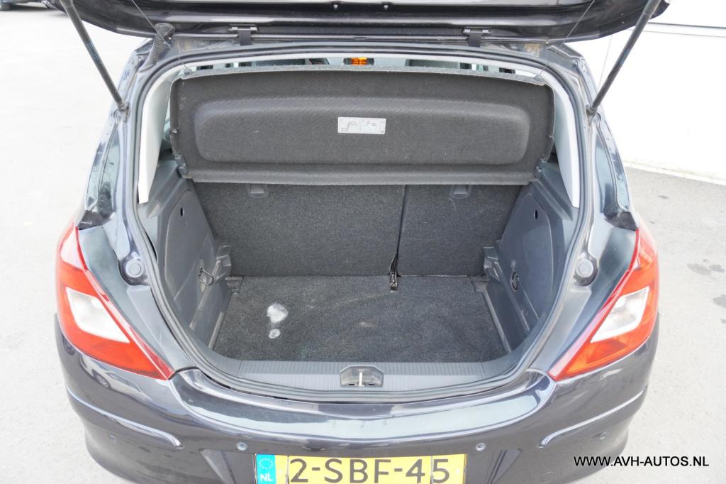 Opel Corsa 1.4-16v cosmo