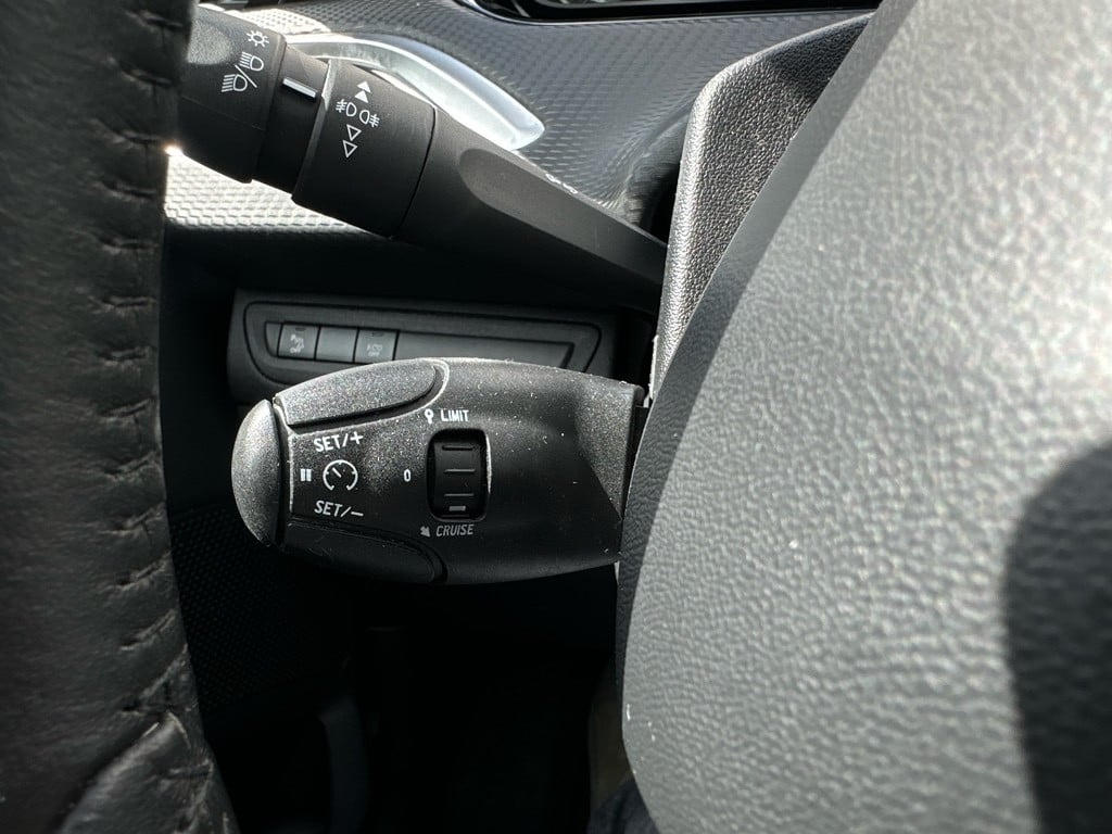 Peugeot 2008 1.2 t blue lion // panoramadak // apple carplay //