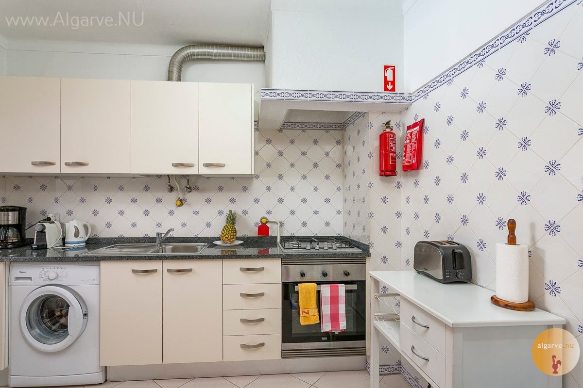Appartement, 5 pers. in Algarve zon. 500m van strand, zwembad, gratis Wifi.