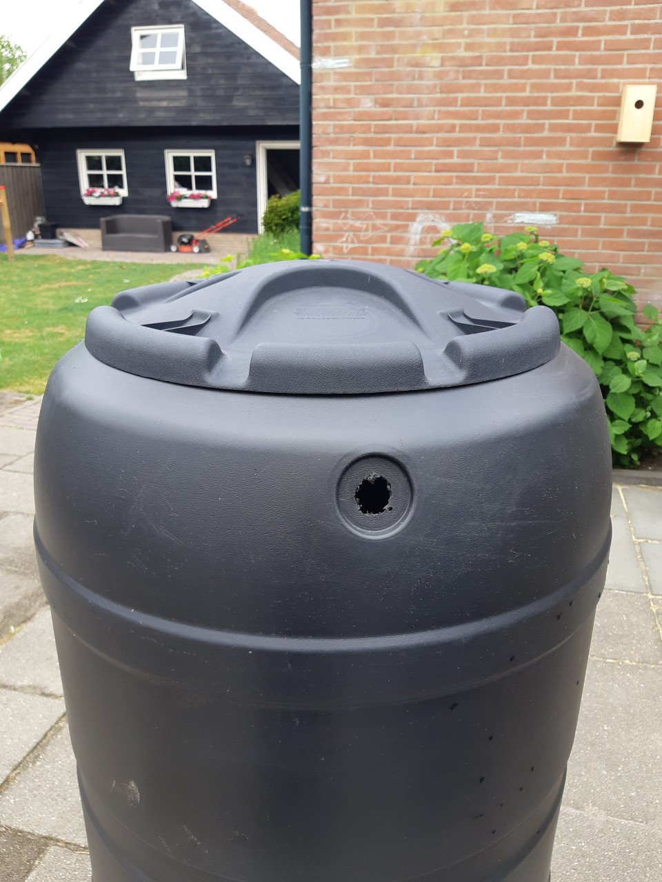 Regenton op verhoging (gereserveerd)