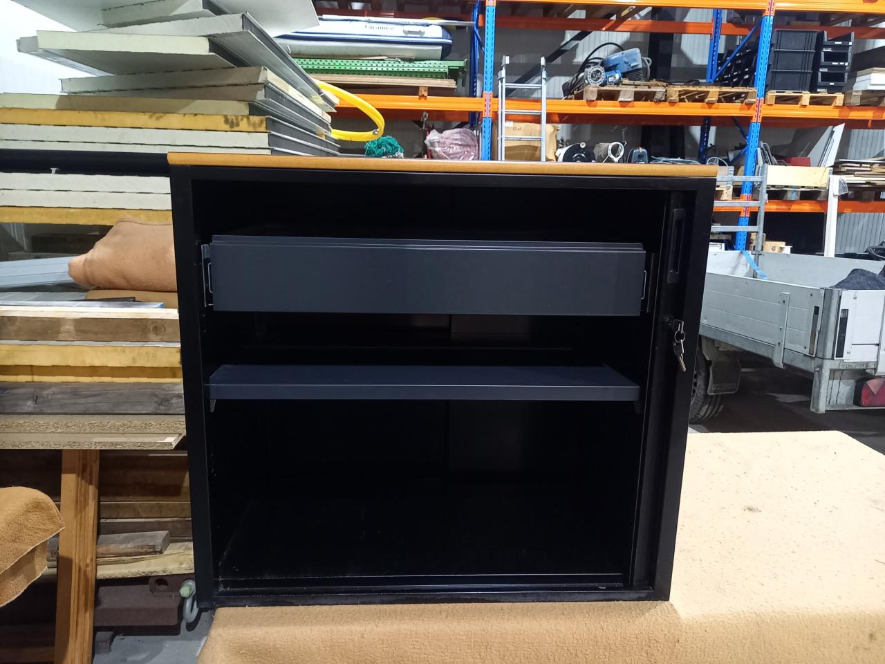 Metalen kast roldeurkast