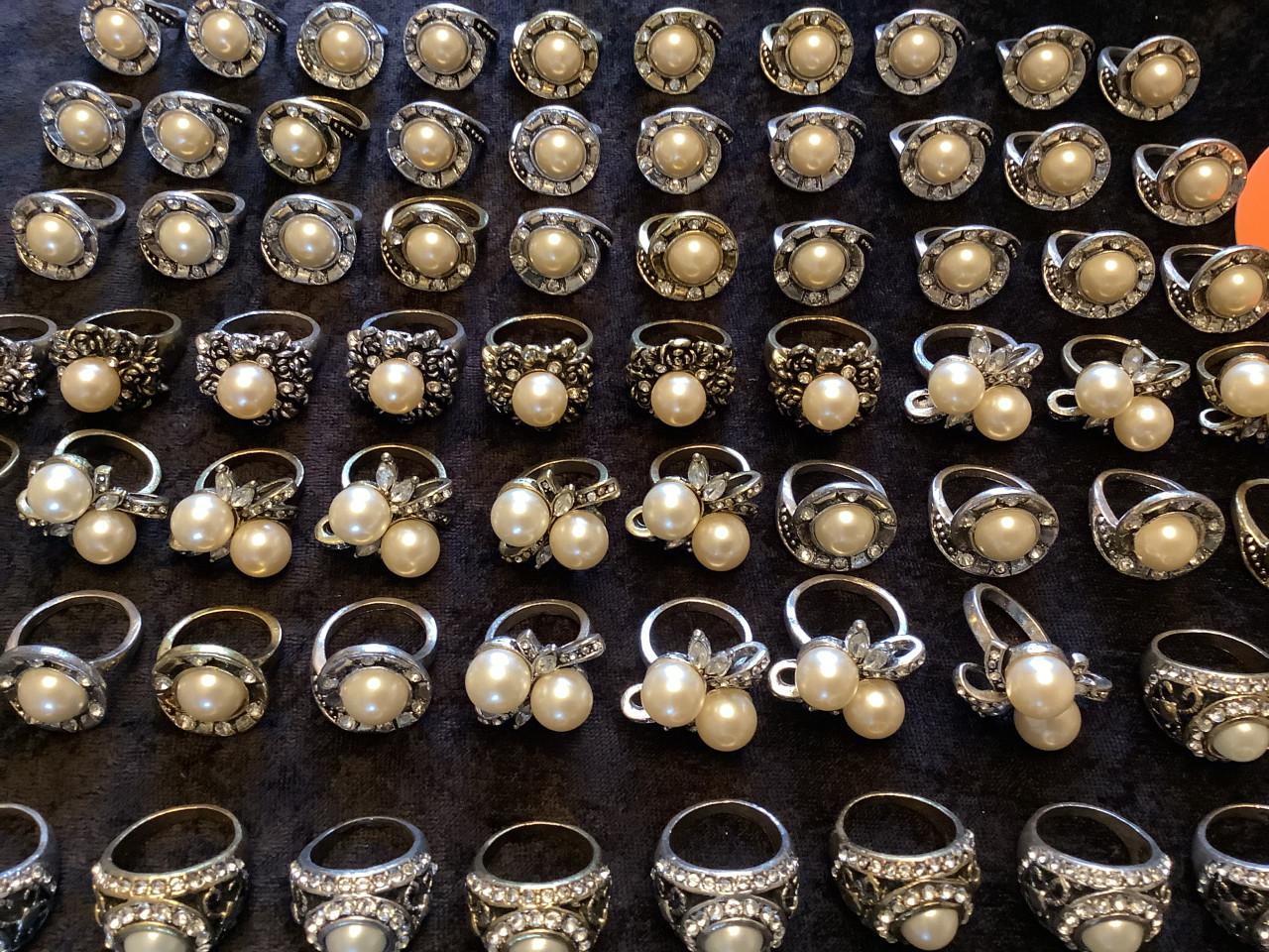 Partij hele mooie ringen ( partij 121) AANBIEDING !!!!!!