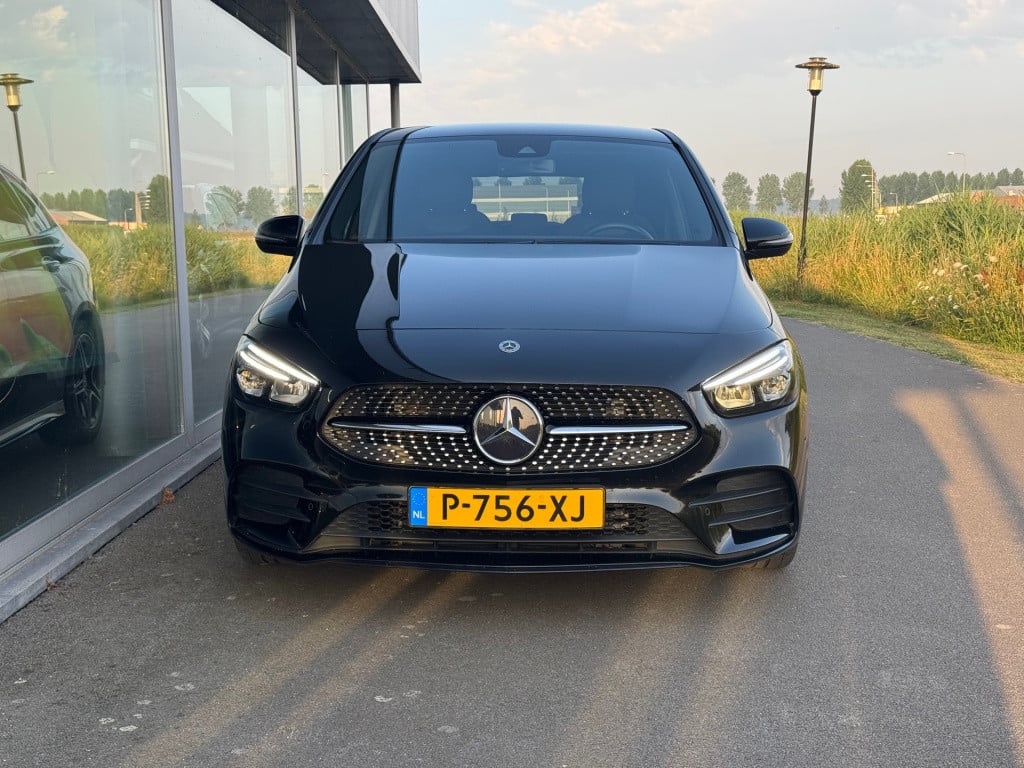 Mercedes-Benz B-Klasse 180 amg night pakket / automaat/ trekhaak / achterui