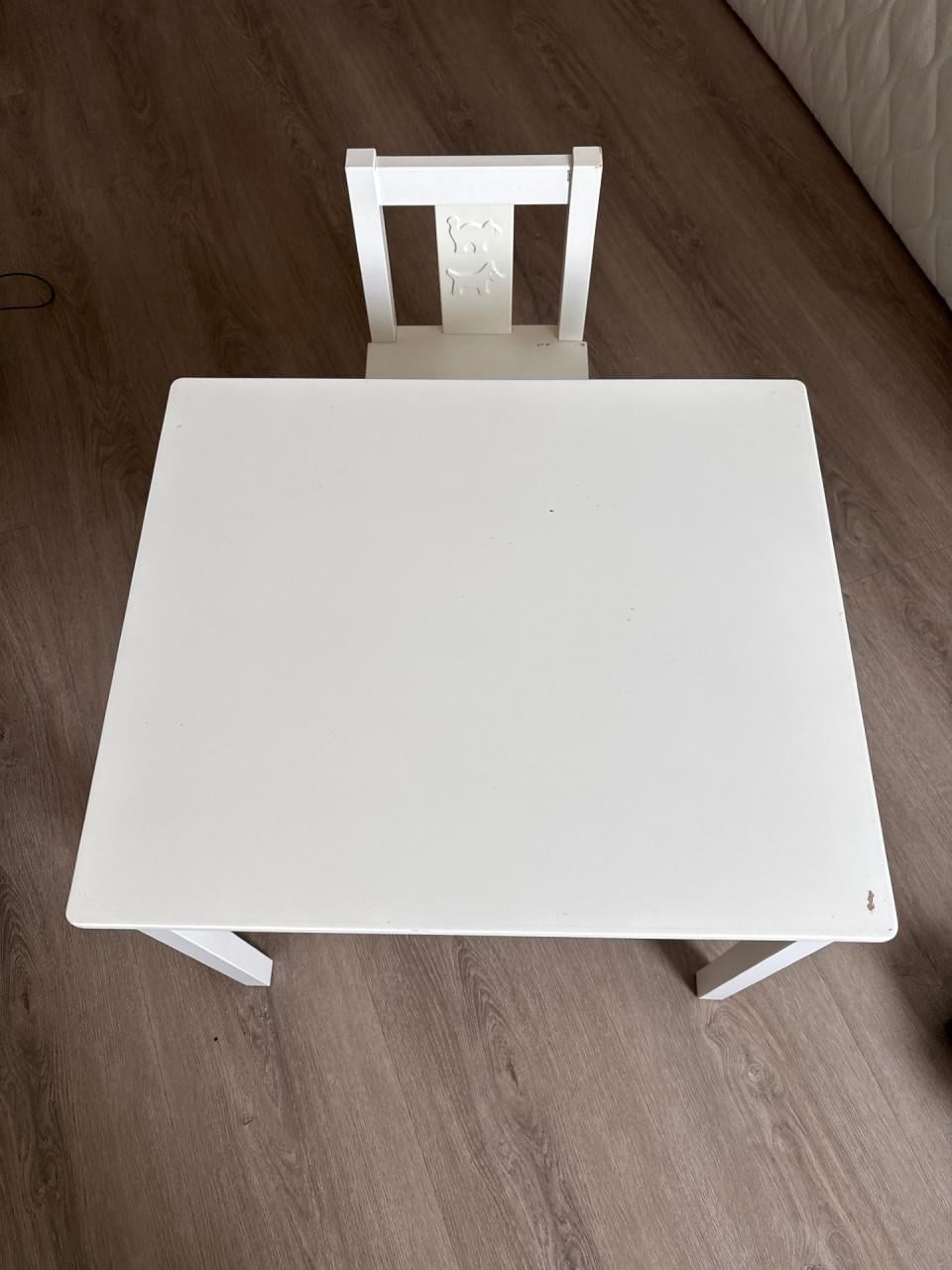 Ikea tafeltje en stoel