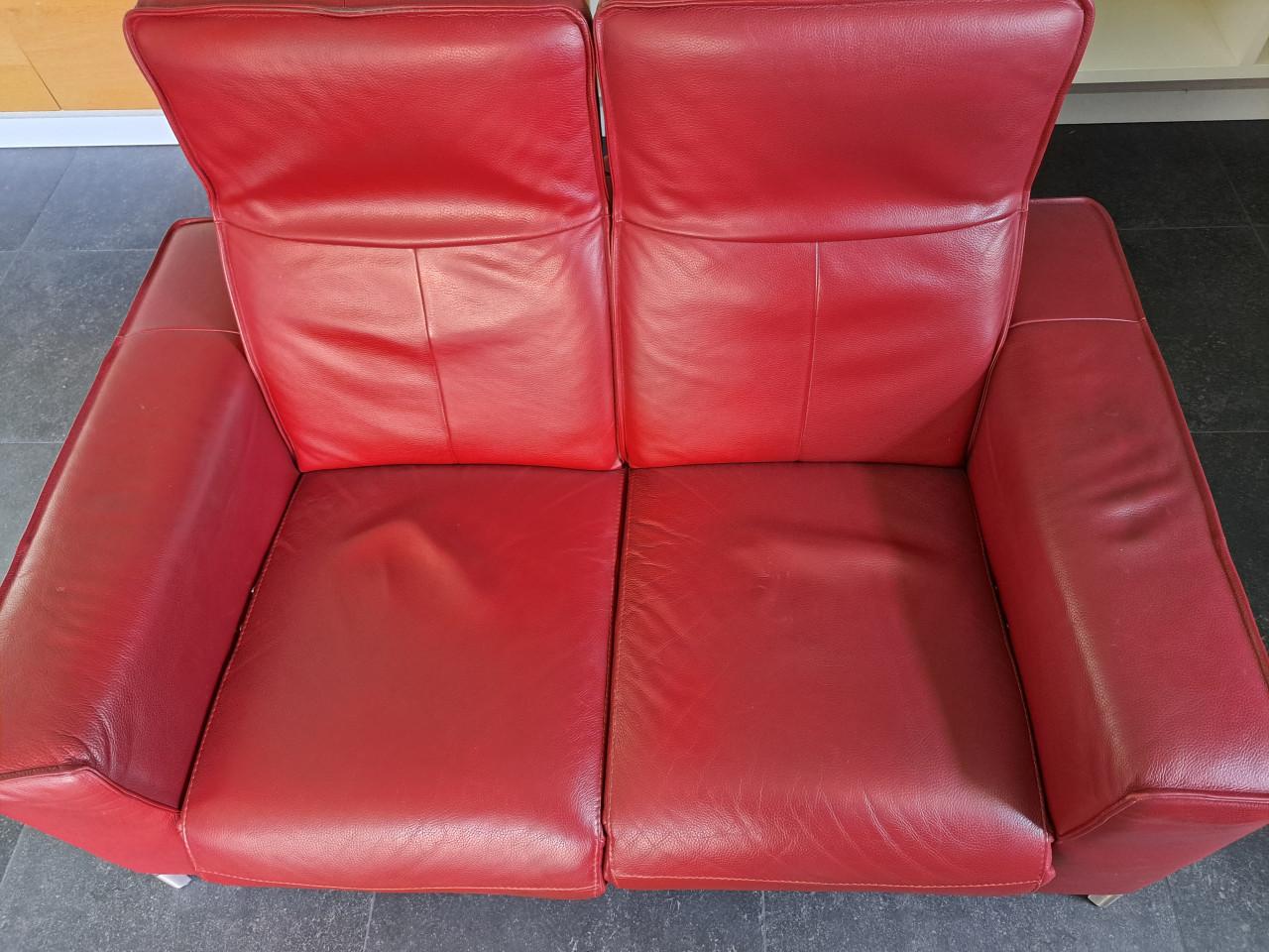 Rood lederen bankstel