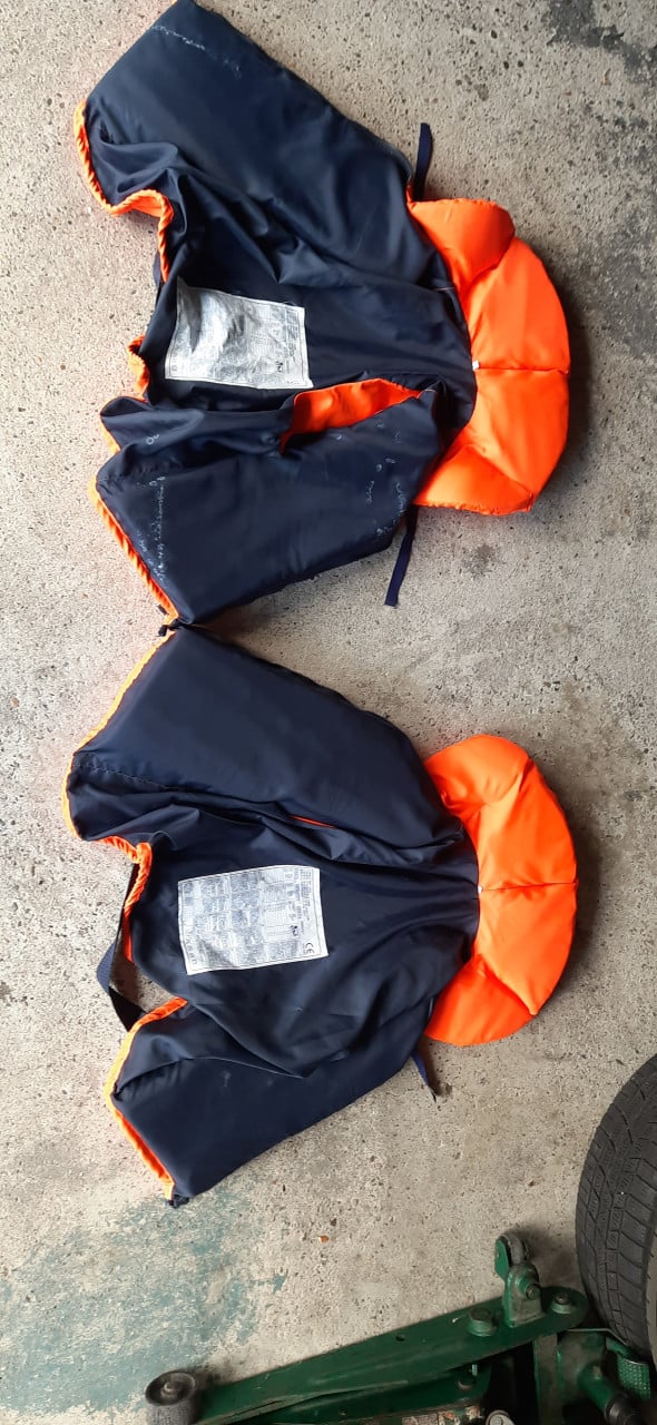 Zwemvest/reddingsvest 2 stuks merk besto maat XL 70 kilo plus