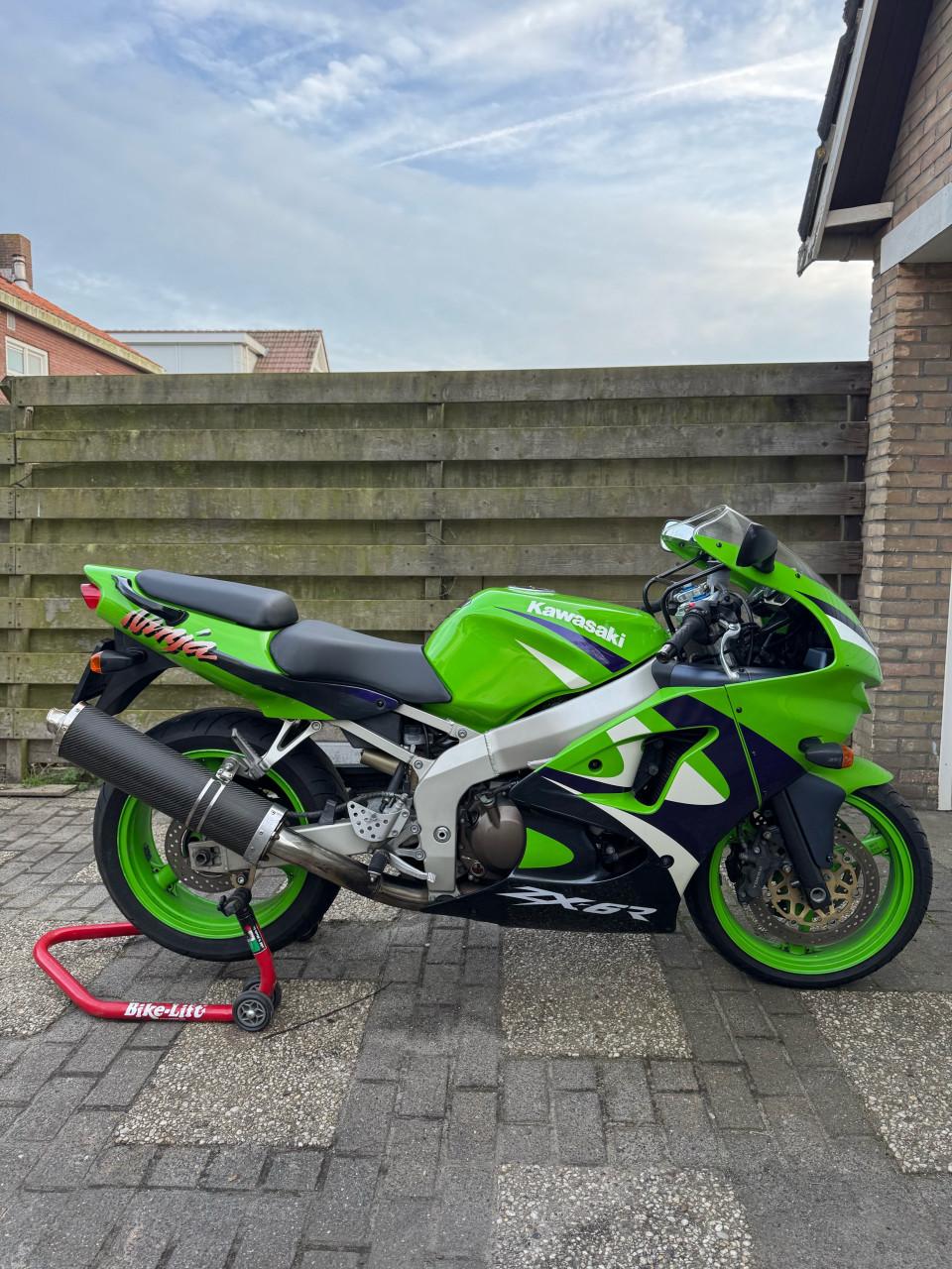 Kawasaki ZX6R