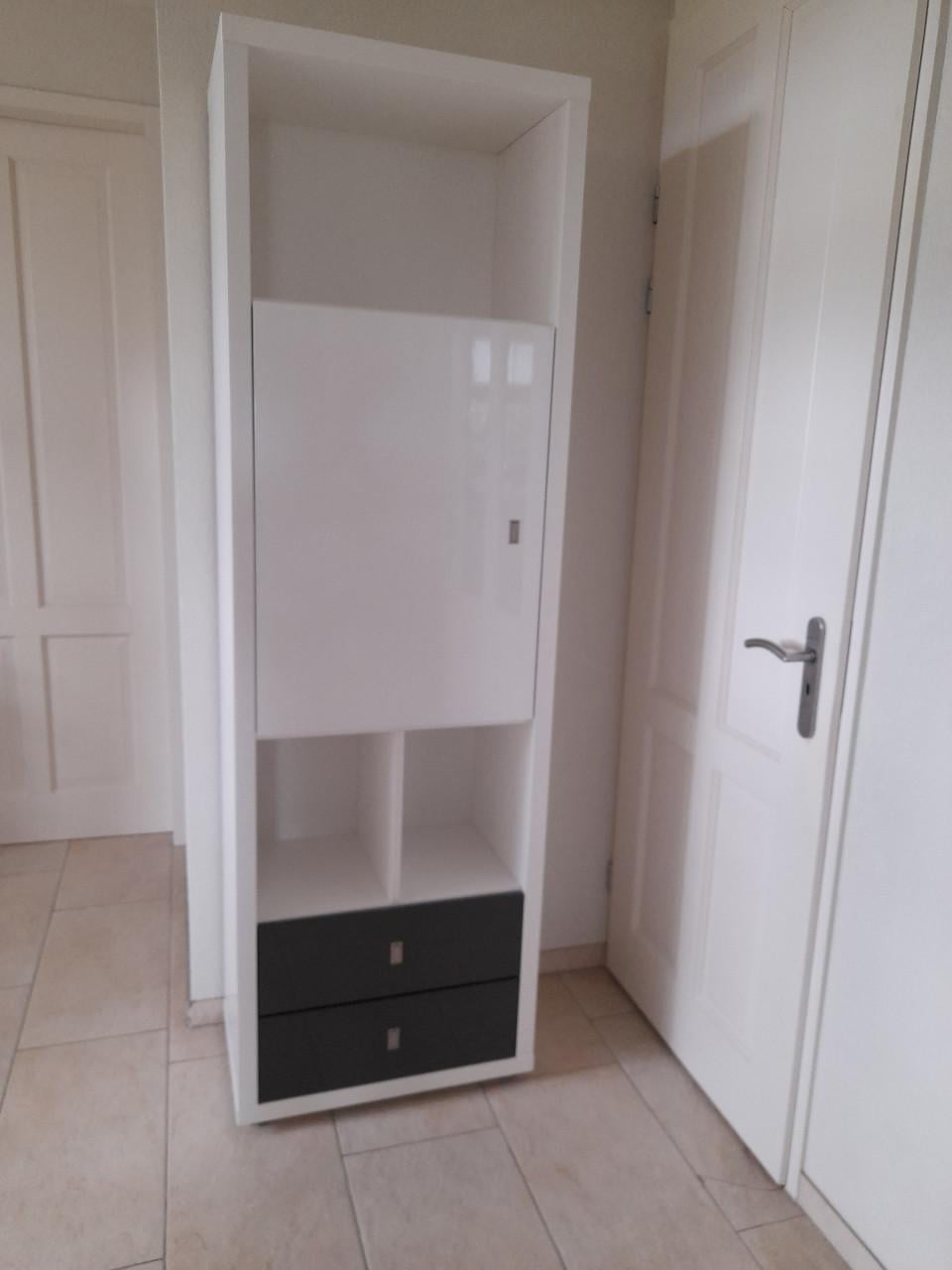 4 x Prachtige XOOON kasten 40 x 65 x 208 ( in goede nette staat)