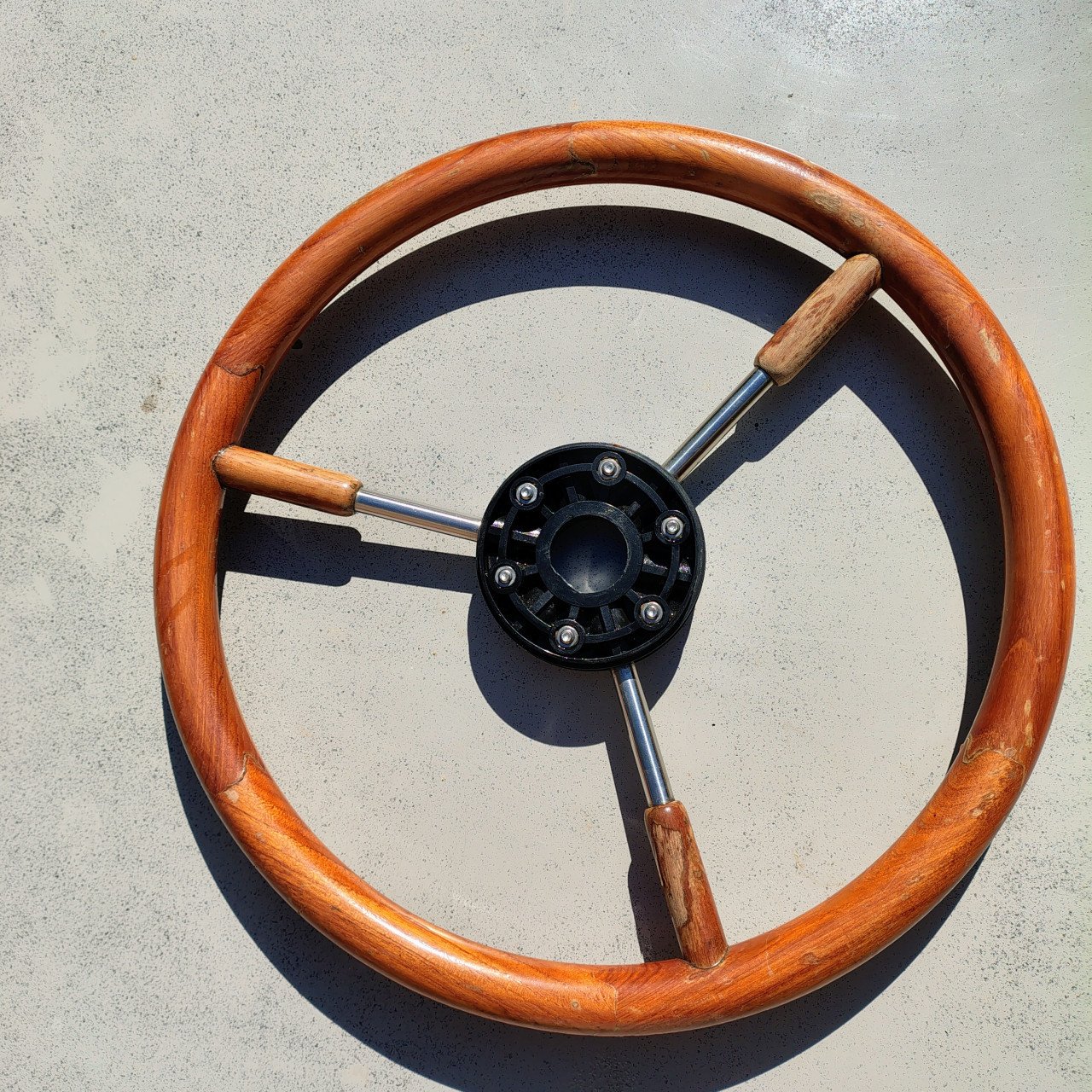 Houten bootstuur 42 cm – klassiek model met RVS spaken