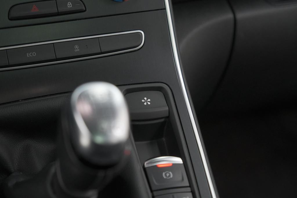 Renault Scenic tce 140 intens | trekhaak | camera | panoramadak | navigatie