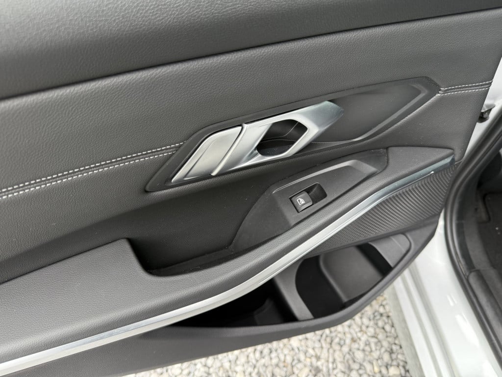 BMW 3-serie 320i automaat high executive sedan
