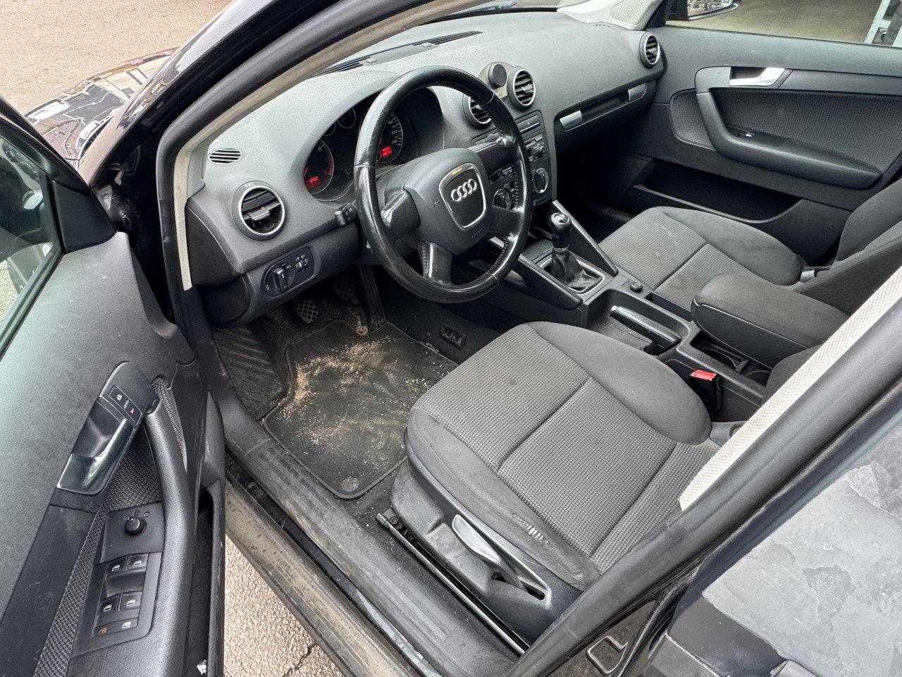 Audi A3 Sportback 1.6i Attraction 5 deurd Bouwjaar 2005 NAP ! ! !
