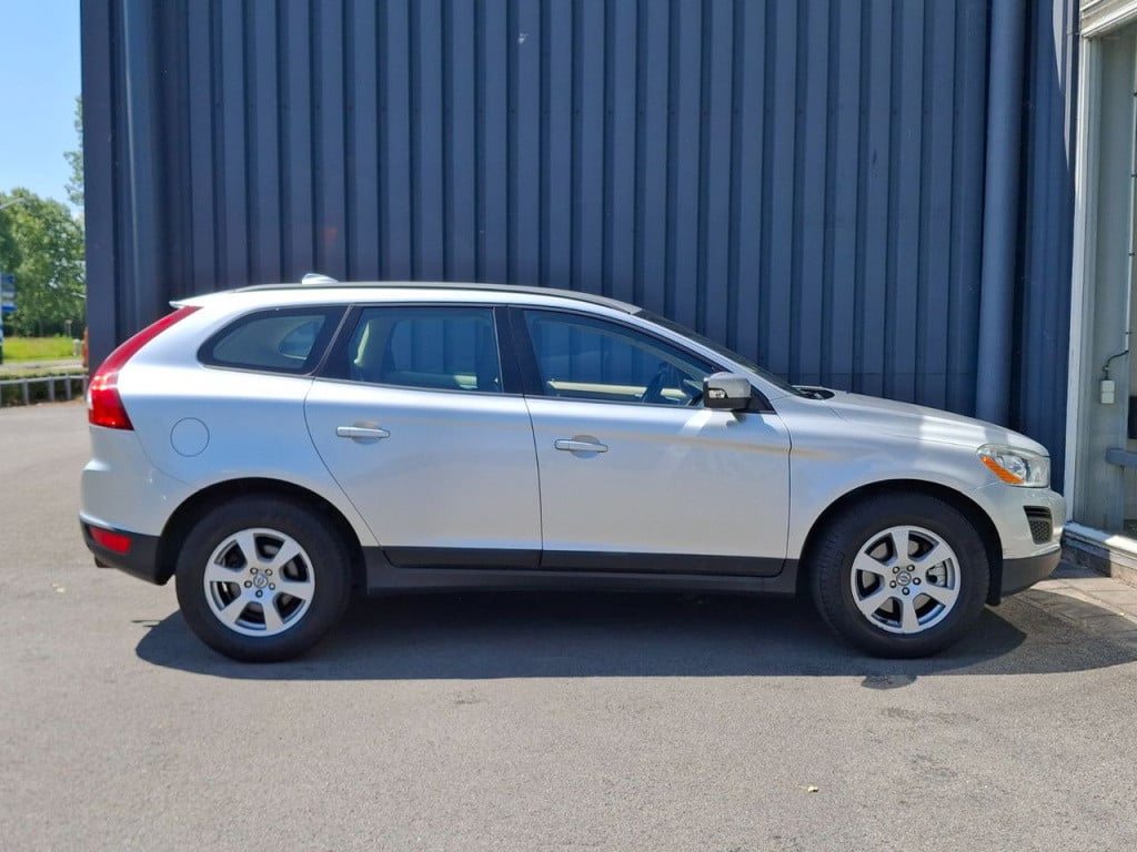Volvo XC60 2.0 t5 kinetic xenon | leder | dealer onderhouden!