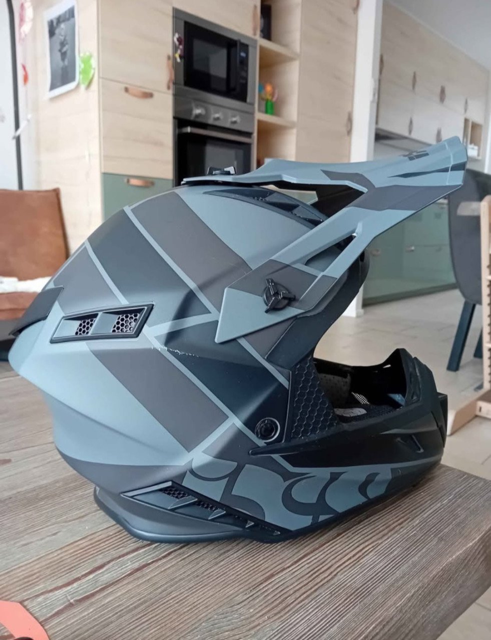Helm ixs cross