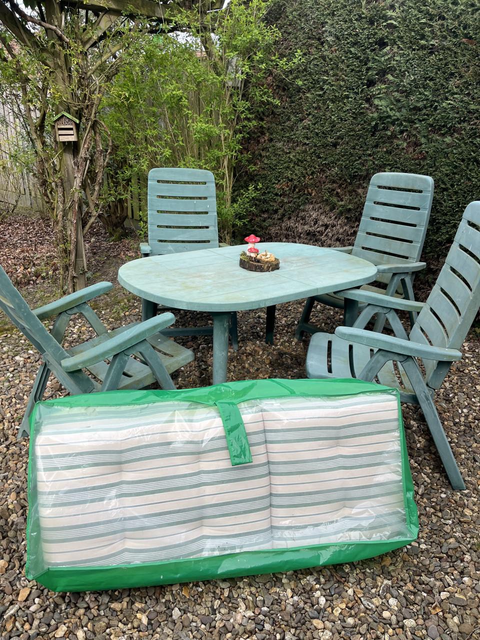 ## Kettler tuinset compleet met mooie kussens ##