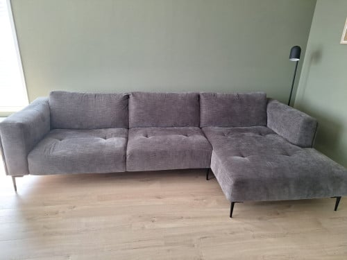 Mooie grijze bank met chaise longue van merk Bellus (model Nice)