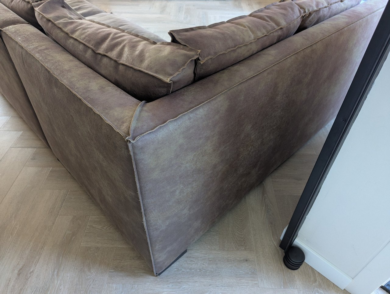 Stoere bruine hoekbank te koop