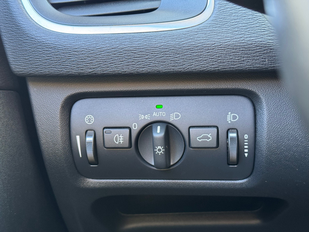 Volvo V40 2.0 t2 you! * cruise control * stoelverwarming * navigatie
