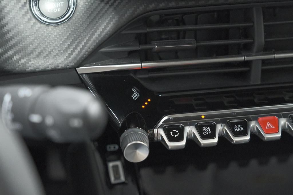 Peugeot 208 puretech 100 allure pack | camera | stoelverwarming | apple car