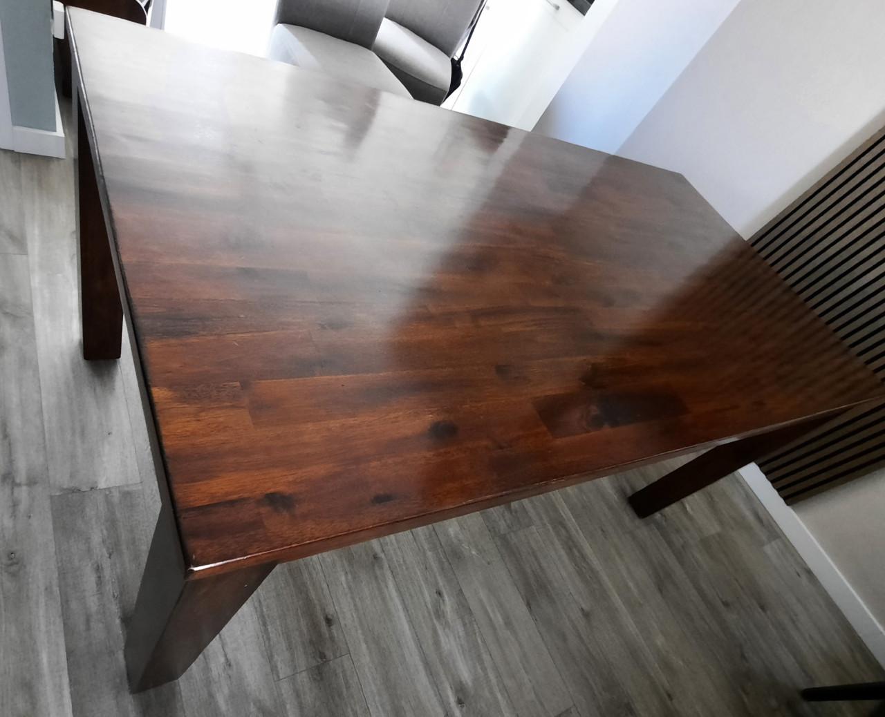 Eetkamertafel