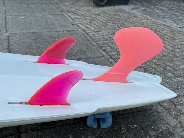Surfplank Ten Cate Rush (semi zinker) epoxy compleet met 2 zeilen